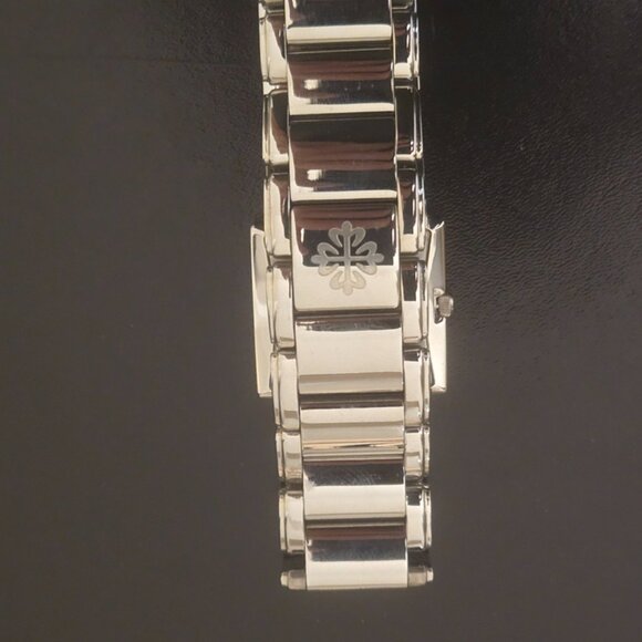 Selling a beautiful Patek Phillipe style women's wristwatch - Picture 3 of 7
